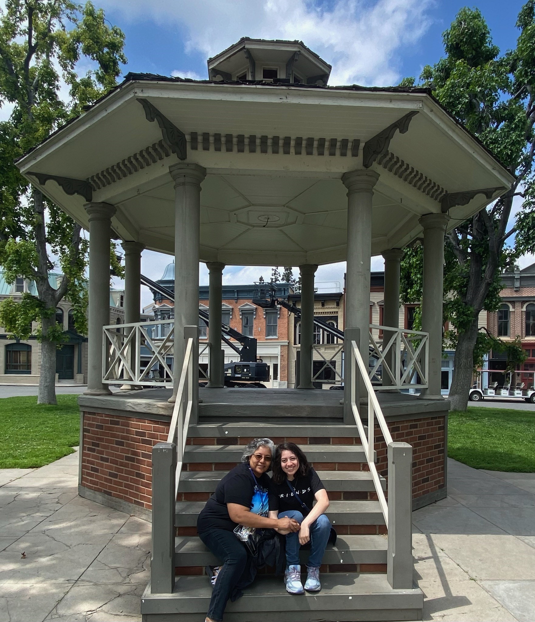 picture of my mom and I at warner bros.